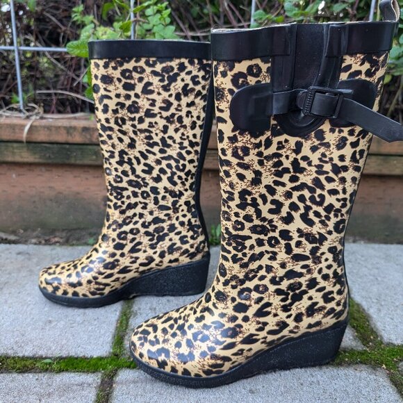 Quirky capellis leopard print rain boots with wedge heel. Size 6 - Picture 1 of 6